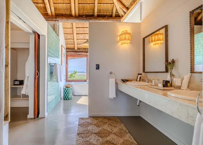 Buffalo Ridge Safari Lodge